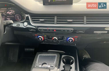 Позашляховик / Кросовер Audi Q7 2017 в 