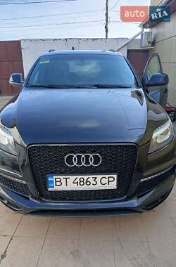 Позашляховик / Кросовер Audi Q7 2013 в 