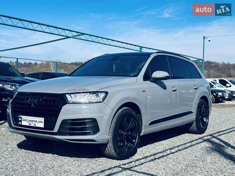 Внедорожник / Кроссовер Audi Q7 2016 в 