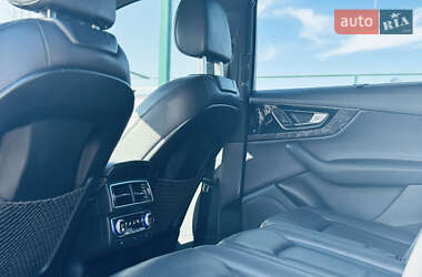 Внедорожник / Кроссовер Audi Q7 2016 в 