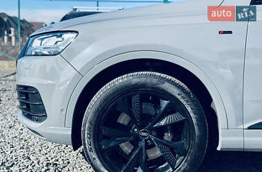 Внедорожник / Кроссовер Audi Q7 2016 в 