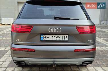 Внедорожник / Кроссовер Audi Q7 2015 в 
