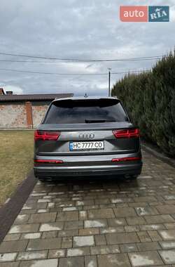 Позашляховик / Кросовер Audi Q7 2018 в 