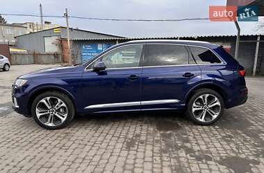 Позашляховик / Кросовер Audi Q7 2023 в 