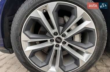 Позашляховик / Кросовер Audi Q7 2023 в 