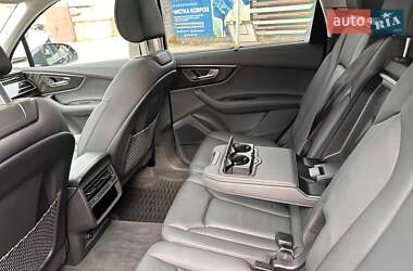 Позашляховик / Кросовер Audi Q7 2023 в 