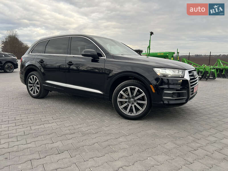 Внедорожник / Кроссовер Audi Q7 2016 в 