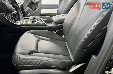 Внедорожник / Кроссовер Audi Q7 2016 в 