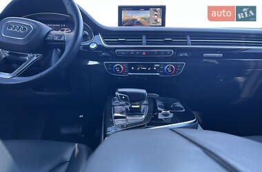 Внедорожник / Кроссовер Audi Q7 2016 в 