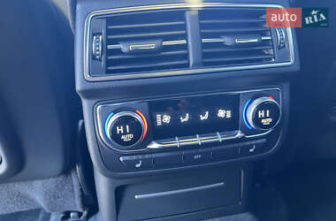 Внедорожник / Кроссовер Audi Q7 2016 в 