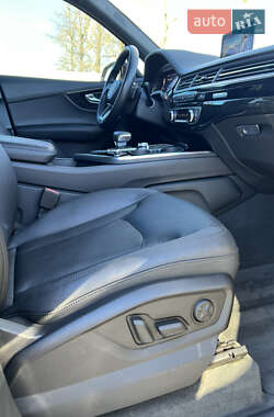 Внедорожник / Кроссовер Audi Q7 2016 в 