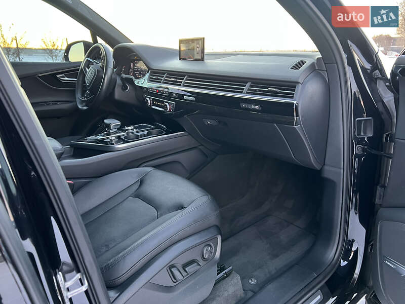 Позашляховик / Кросовер Audi Q7 2016 в Тернополі
