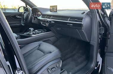 Внедорожник / Кроссовер Audi Q7 2016 в 