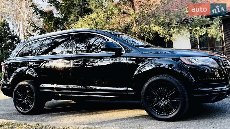 Позашляховик / Кросовер Audi Q7 2015 в 