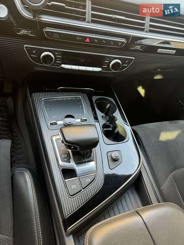 Внедорожник / Кроссовер Audi Q7 2015 в Полтаве