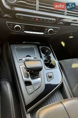 Внедорожник / Кроссовер Audi Q7 2015 в 