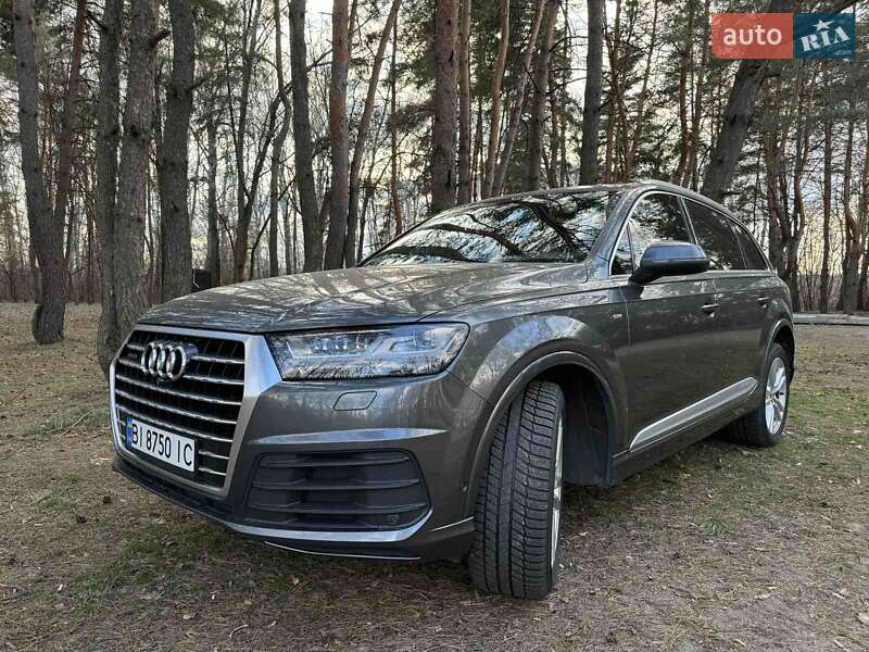 Внедорожник / Кроссовер Audi Q7 2015 в Полтаве