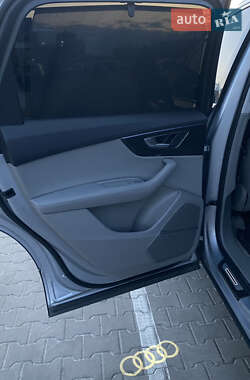 Внедорожник / Кроссовер Audi Q7 2022 в 