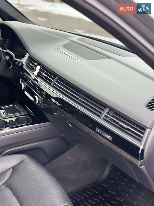 Позашляховик / Кросовер Audi Q7 2016 в Полтаві