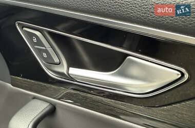 Внедорожник / Кроссовер Audi Q7 2016 в 