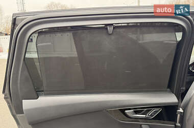Внедорожник / Кроссовер Audi Q7 2016 в 