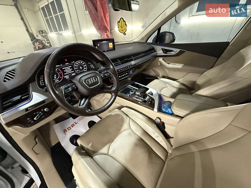 Позашляховик / Кросовер Audi Q7 2016 в Львові