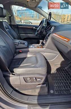 Позашляховик / Кросовер Audi Q7 2013 в 