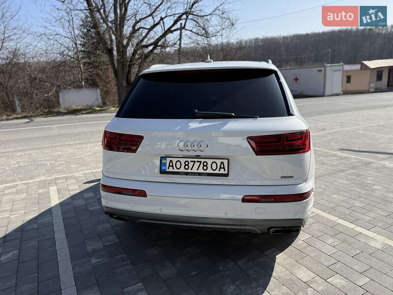 Внедорожник / Кроссовер Audi Q7 2016 в Ужгороде