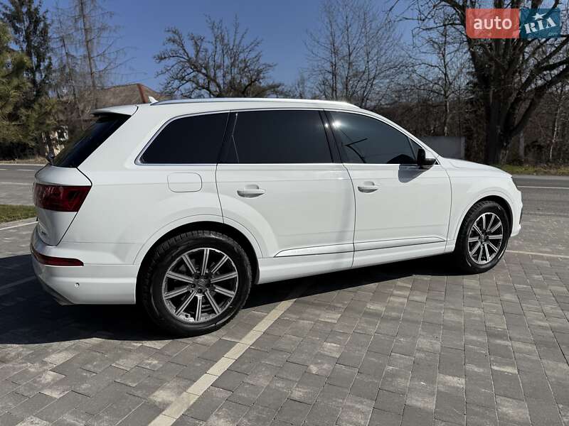 Внедорожник / Кроссовер Audi Q7 2016 в Ужгороде