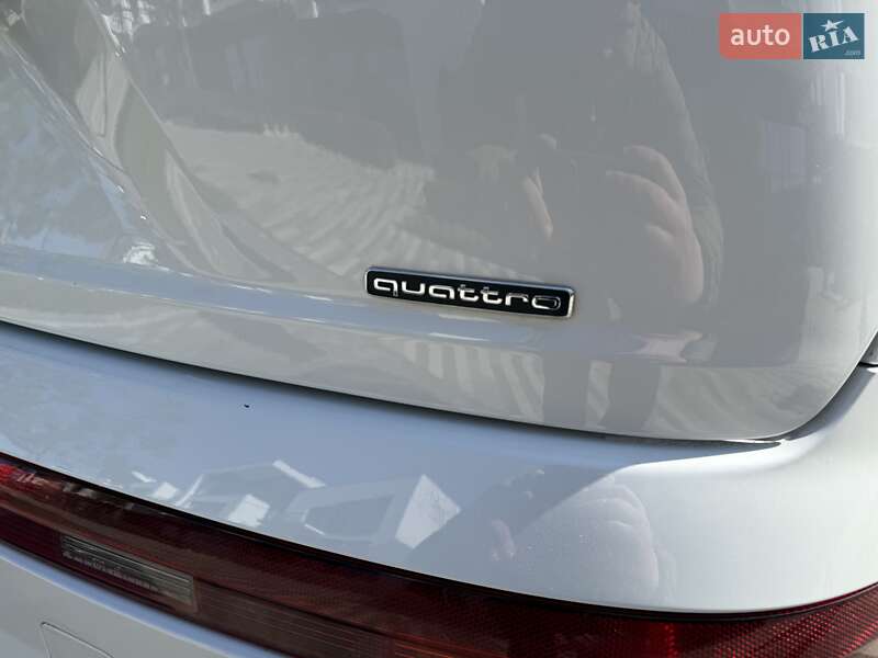 Внедорожник / Кроссовер Audi Q7 2016 в Ужгороде