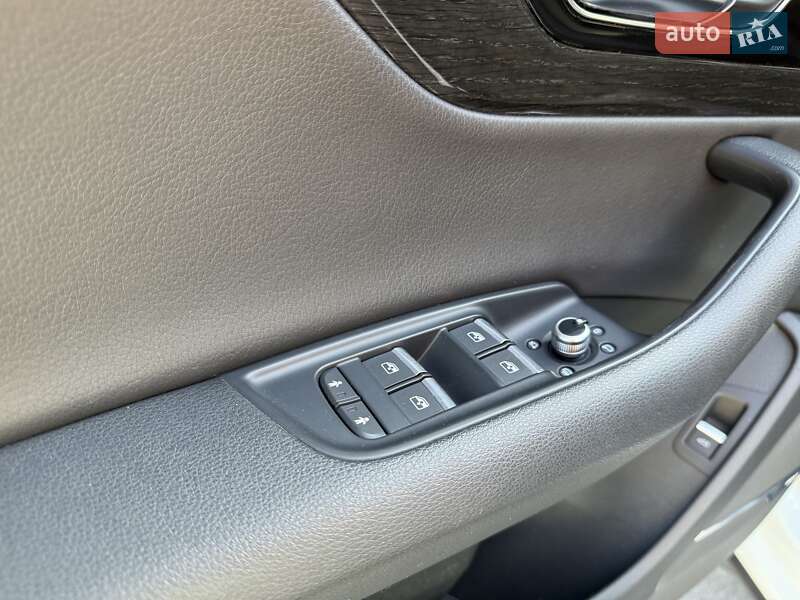 Внедорожник / Кроссовер Audi Q7 2016 в Ужгороде