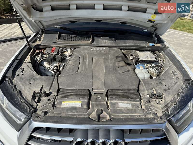 Внедорожник / Кроссовер Audi Q7 2016 в Ужгороде