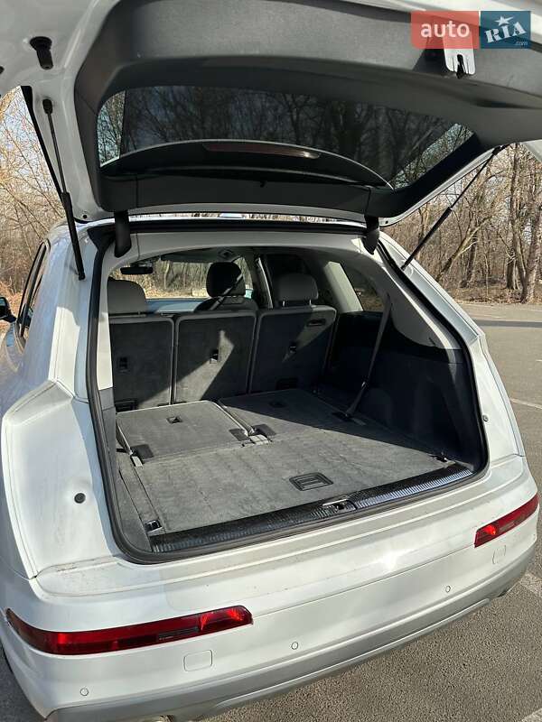 Внедорожник / Кроссовер Audi Q7 2016 в Киеве