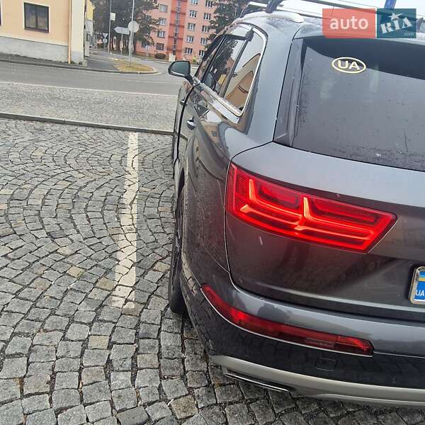 Внедорожник / Кроссовер Audi Q7 2015 в Кривом Роге
