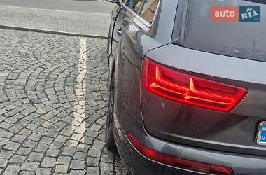 Внедорожник / Кроссовер Audi Q7 2015 в 