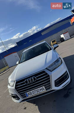 Позашляховик / Кросовер Audi Q7 2019 в 