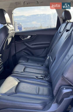 Позашляховик / Кросовер Audi Q7 2019 в 