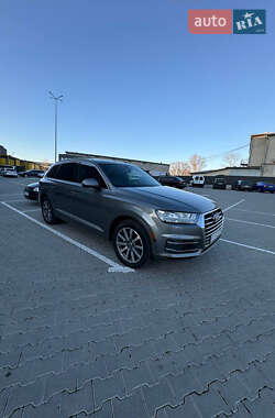 Внедорожник / Кроссовер Audi Q7 2016 в 
