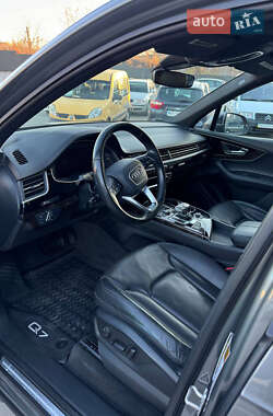 Внедорожник / Кроссовер Audi Q7 2016 в 
