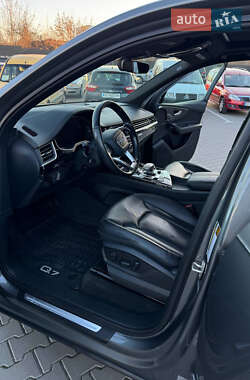 Внедорожник / Кроссовер Audi Q7 2016 в 