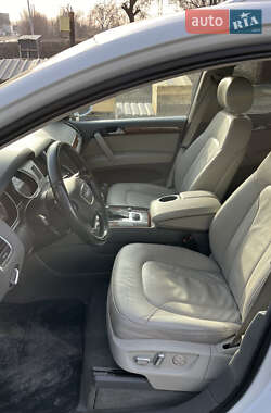 Внедорожник / Кроссовер Audi Q7 2012 в 