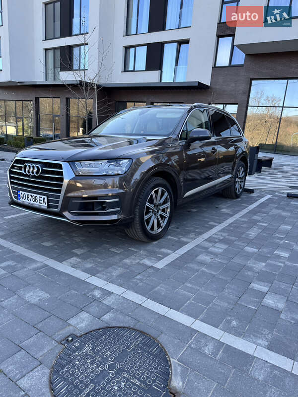 Позашляховик / Кросовер Audi Q7 2017 в Ужгороді