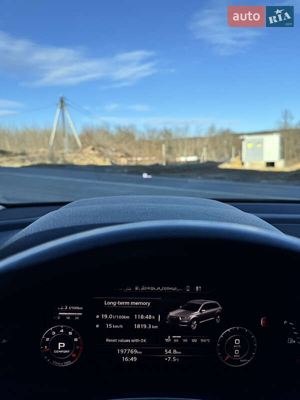 Позашляховик / Кросовер Audi Q7 2017 в Ужгороді