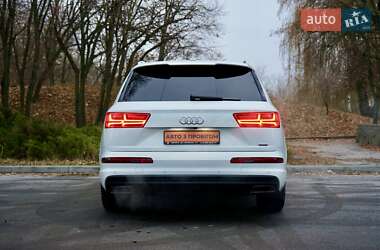 Позашляховик / Кросовер Audi Q7 2015 в 