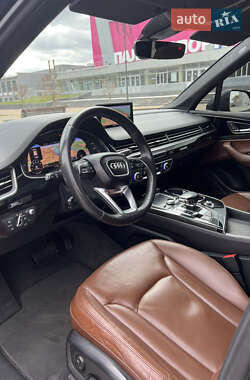 Внедорожник / Кроссовер Audi Q7 2016 в 
