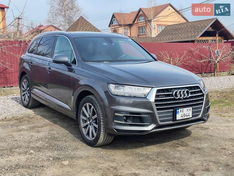 Внедорожник / Кроссовер Audi Q7 2018 в 