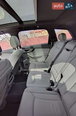 Внедорожник / Кроссовер Audi Q7 2018 в 