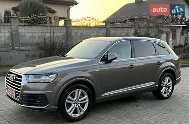 Позашляховик / Кросовер Audi Q7 2015 в Рівному