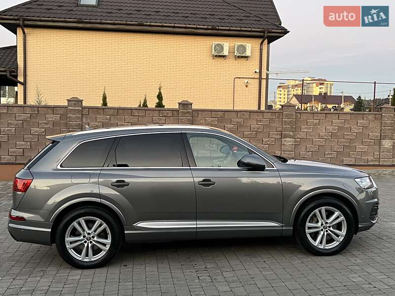 Внедорожник / Кроссовер Audi Q7 2015 в Ровно