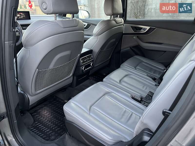 Внедорожник / Кроссовер Audi Q7 2015 в Ровно